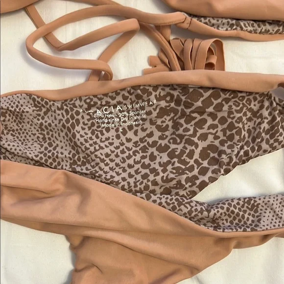 Acacia tan bikini size large - Picture 2 of 5